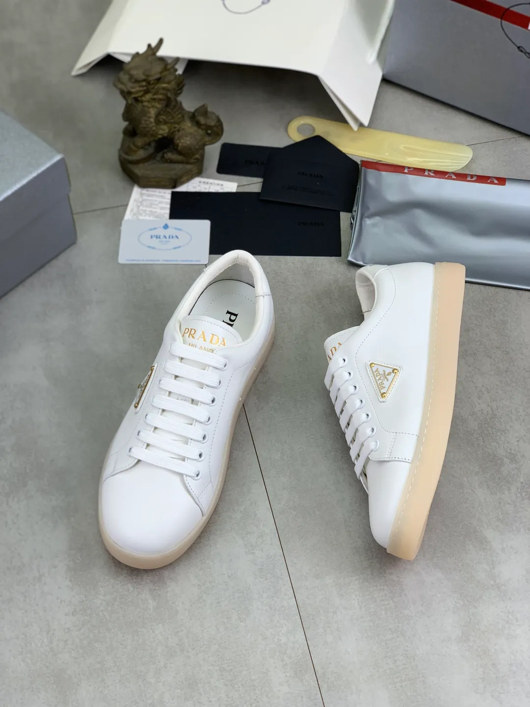Men's shoes 💰P540💰【New model】The hot model is on the official website, 🆘 The trendy brand (Prada) mainly promotes the hot model, the avant-garde and versatile fashion men's shoes are privately modeled, the cowhide surface is spliced 1:1.. The fashion is simple, the original imported cowhide lining and the cowhide feet; the atmosphere and personality are more fashionable, eye-catching and pursuing class. It will subvert the old idea and be a must-have for fashion trendsetters with you! Must keep it for yourself! Tall and comfortable, large and low, high-end quality workmanship. Size: 38-45; 3️⃣colors available.